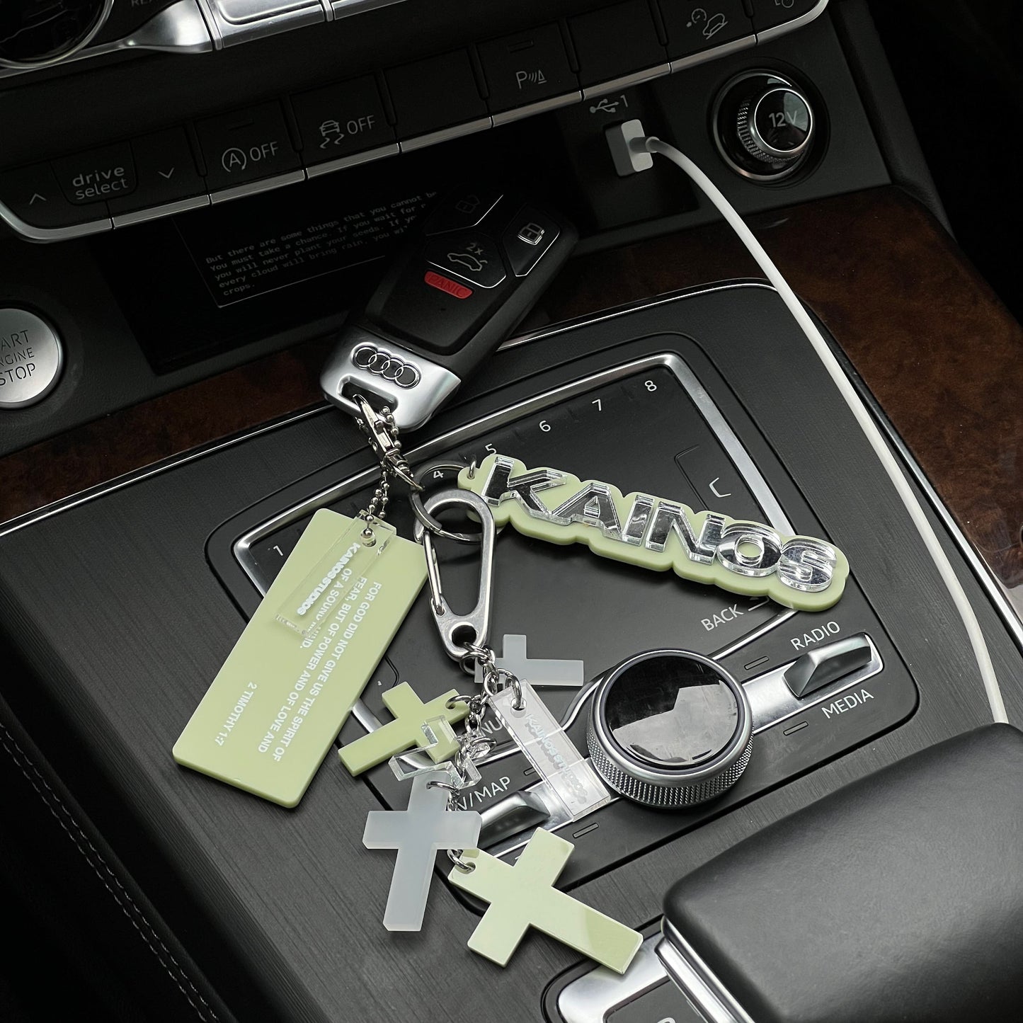GRAY KAINOS MIRRORED LOGO KEYCHAIN